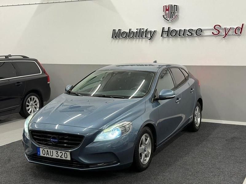 Blå Begagnad 2014 Volvo V40 Kombi | 69 900 kr (Marknadspris) - Bild 1/4