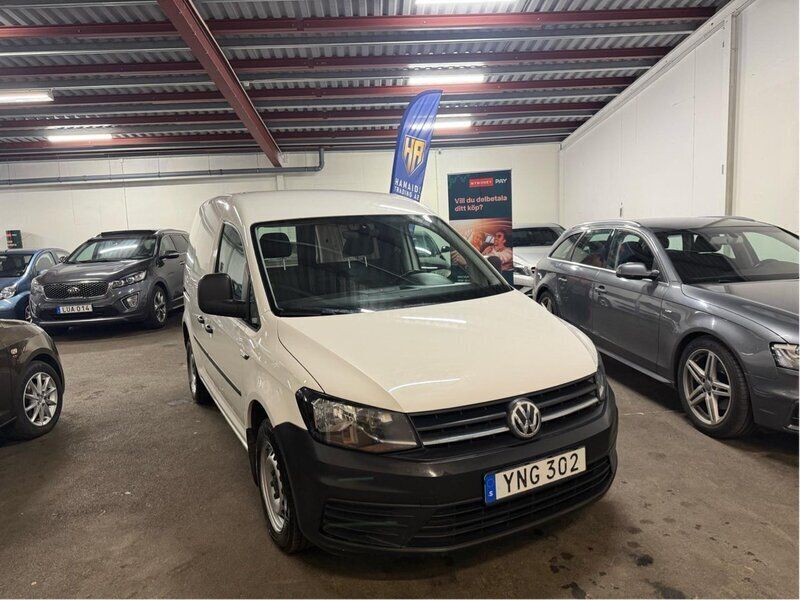 Vit Begagnad 2017 VW Caddy Minibuss | 109 000 kr (Marknadspris) - Bild 1/4