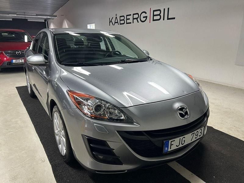Grå Begagnad 2009 Mazda 3 Comfort Sedan | 59 900 kr (Marknadspris) - Bild 1/4