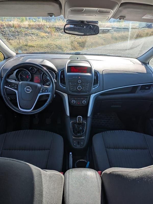 Begagnad Opel Zafira Tourer 130 HK (95 kW) 2012 Minibuss