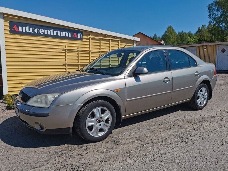 Silver Begagnad 2002 Ford Mondeo Sedan | 17 500 kr (Lite dyr) - Bild 1/4