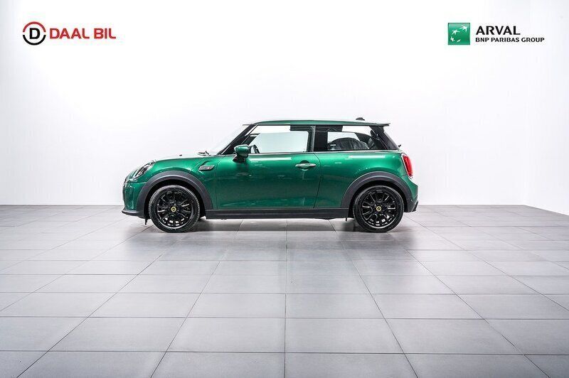 Grön Begagnad 2022 Mini Cooper SE Halvkombi | 249 900 kr (Marknadspris) - Bild 1/4