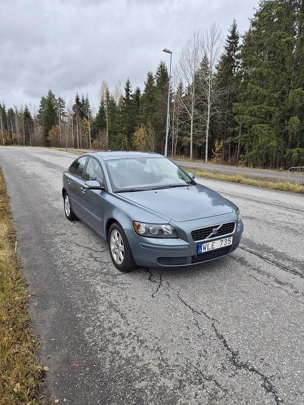 Grön Begagnad 2005 Volvo S40 Sedan | 15 000 kr (Bra pris) - Bild 1/4