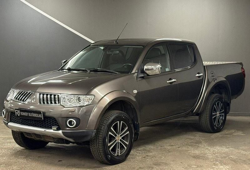 Brun Begagnad 2011 Mitsubishi L200 Pickup | 119 900 kr (Bra pris) - Bild 1/4