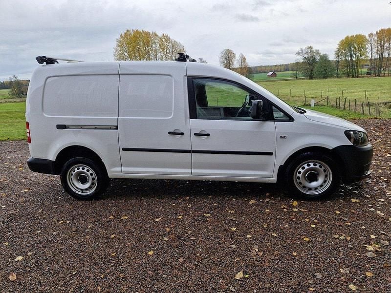 Vit Begagnad 2014 VW Caddy Maxi Minibuss | 107 000 kr (Marknadspris) - Bild 1/4