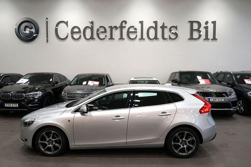 Silver Begagnad 2014 Volvo V40 Ocean Race Kombi | 169 900 kr (Marknadspris) - Bild 1/4