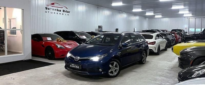 Mörkblå Begagnad 2017 Toyota Auris Touring Sports Active Kombi | 139 900 kr (Marknadspris) - Bild 1/4