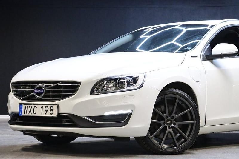 Begagnad Volvo V60 Summum 231 HK (169 kW) 2018 Vit Kombi