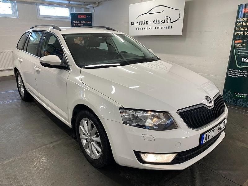 Begagnad Skoda Octavia Ambition 105 HK (77 kW) 2013 Vit Kombi