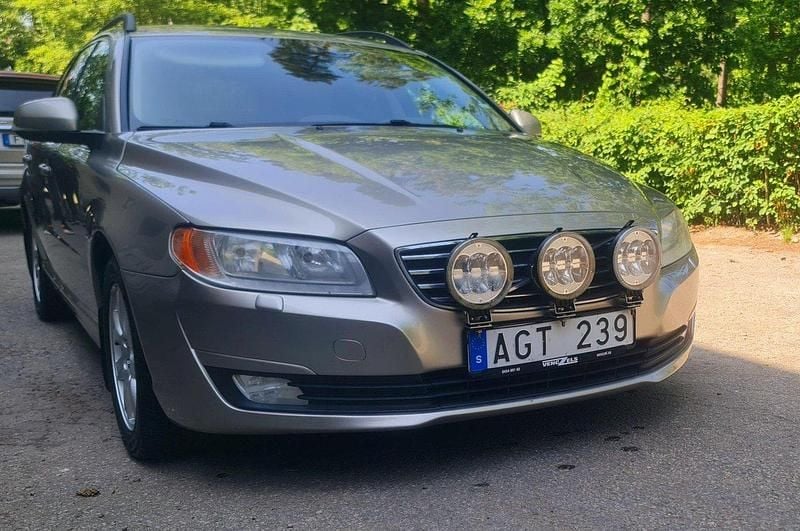 Brun Begagnad 2014 Volvo V70 Kombi | 65 000 kr (Dyr) - Bild 1/4