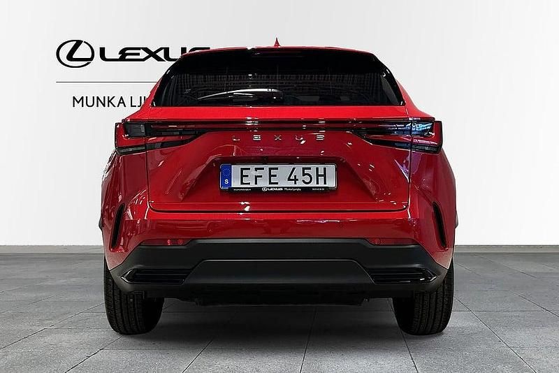 Begagnad Lexus NX350h Business Edition 242 HK (177 kW) 2023 Röd SUV