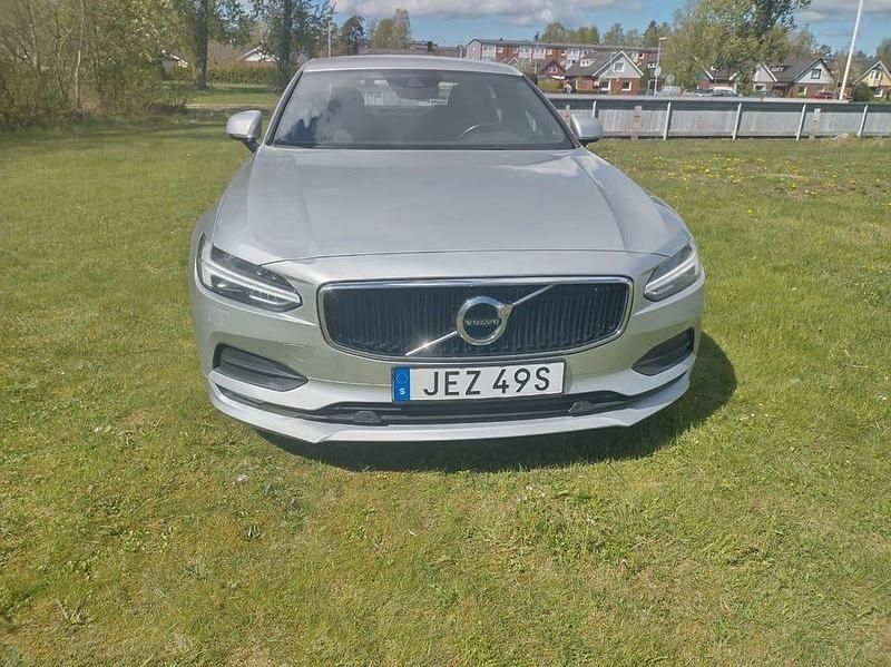 Begagnad Volvo S90 Momentum 191 HK (140 kW) 2020 Silver Sedan