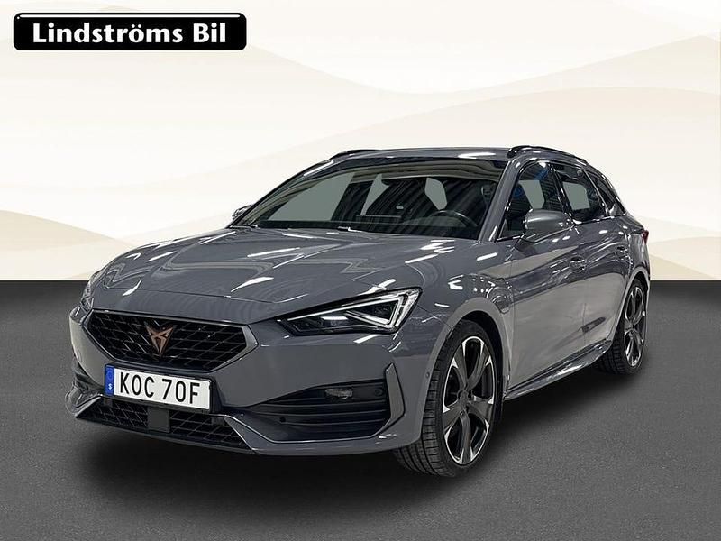 Grå Begagnad 2023 Cupra Leon Kombi | 304 900 kr (Marknadspris) - Bild 1/3