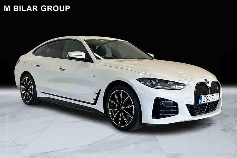 Vit Begagnad 2024 BMW i4 Sedan | 499 000 kr (Lite dyr) - Bild 1/1