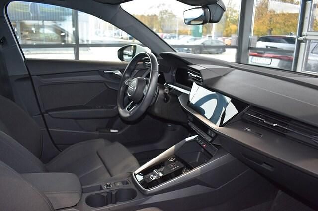 Begagnad Audi A3 Proline 150 HK (110 kW) 2023 Ibisvit Sedan