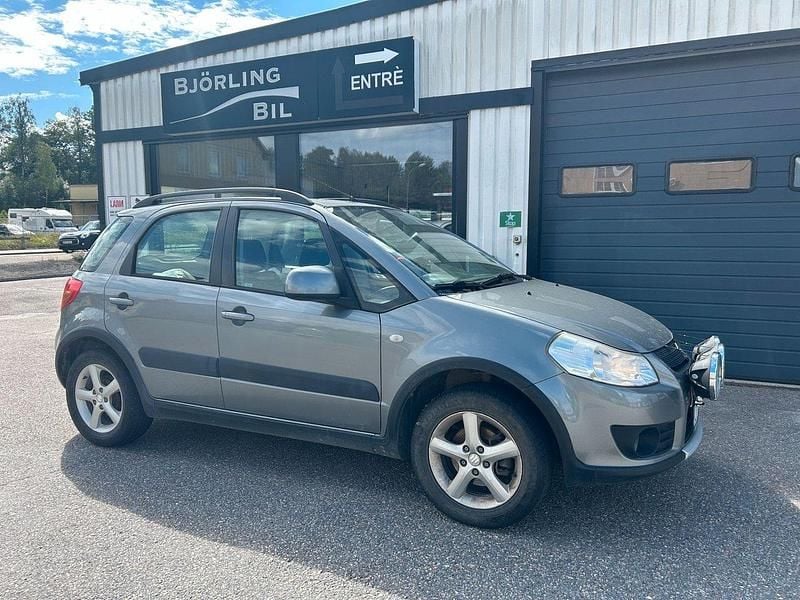 Silver Begagnad 2007 Suzuki SX4 Halvkombi | 25 000 kr (Marknadspris) - Bild 1/4