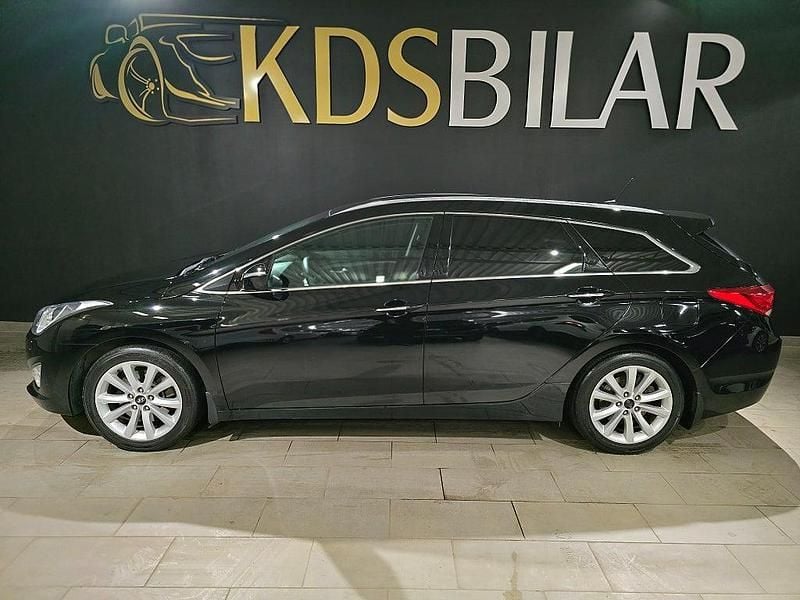 Svart Begagnad 2011 Hyundai i40 Kombi | 79 900 kr (Marknadspris) - Bild 1/4