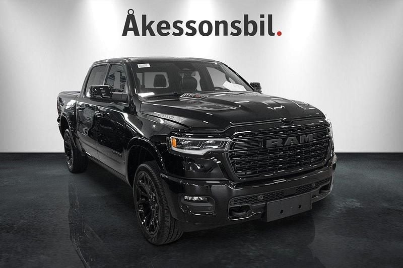 Svart Ny 2025 RAM 1500 Pickup | 1 336 250 kr - Bild 1/1