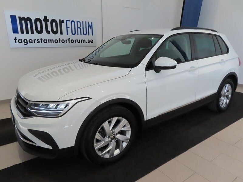 Vit Begagnad 2023 VW Tiguan SUV | 328 900 kr (Marknadspris) - Bild 1/4