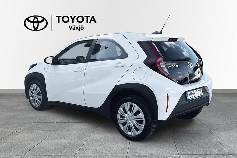 Begagnad Toyota Aygo X X-play 73 HK (53 kW) 2022 Vit SUV