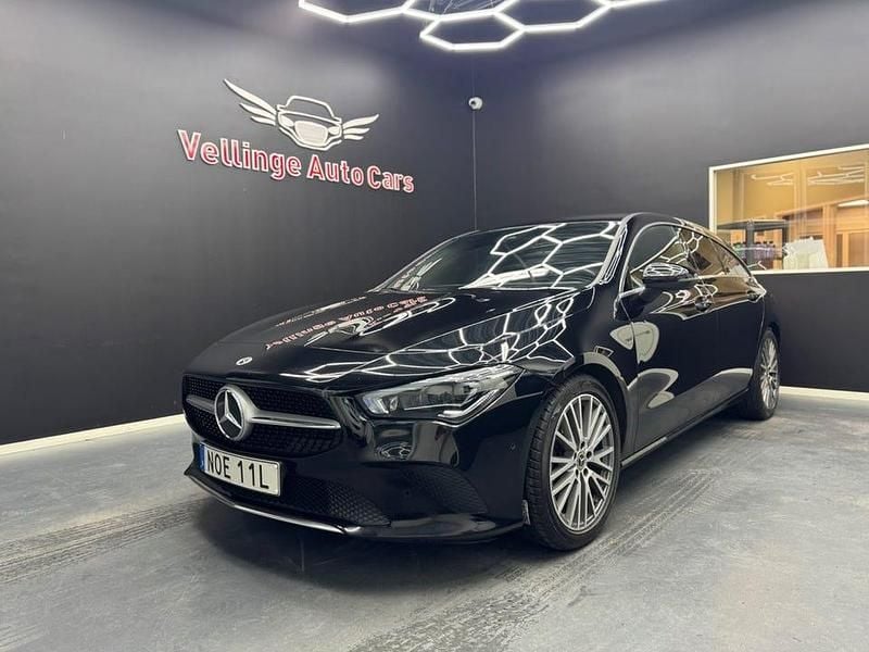 Svart Begagnad 2022 Mercedes CLA200 Shooting Brake Kombi | 229 900 kr (Marknadspris) - Bild 1/4