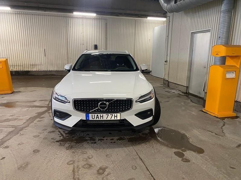Begagnad Volvo V60 CC 197 HK (144 kW) 2021 Kombi