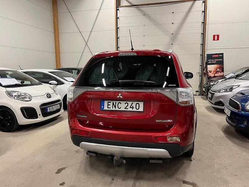 Begagnad Mitsubishi Outlander 150 HK (110 kW) 2014 Röd SUV
