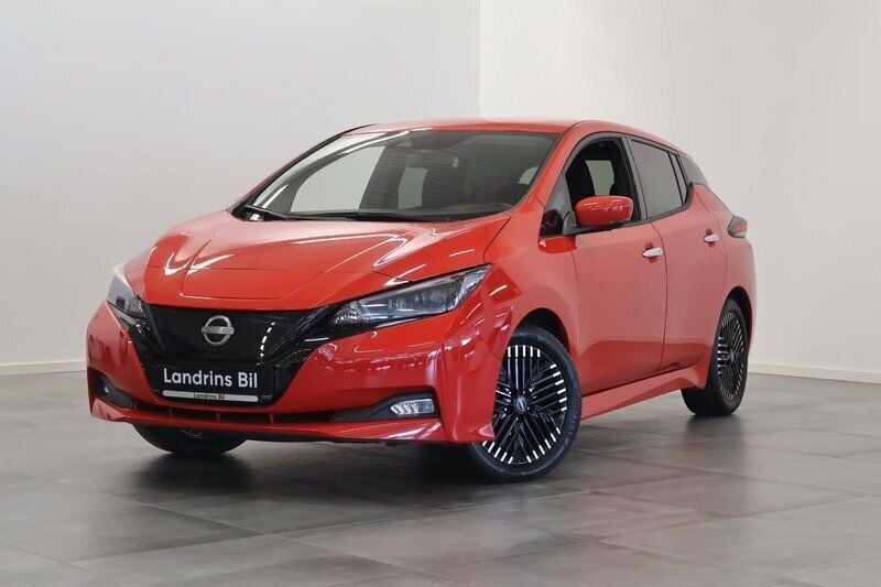 Röd Begagnad 2023 Nissan Leaf N-Connecta Halvkombi | 209 700 kr (Marknadspris) - Bild 1/4
