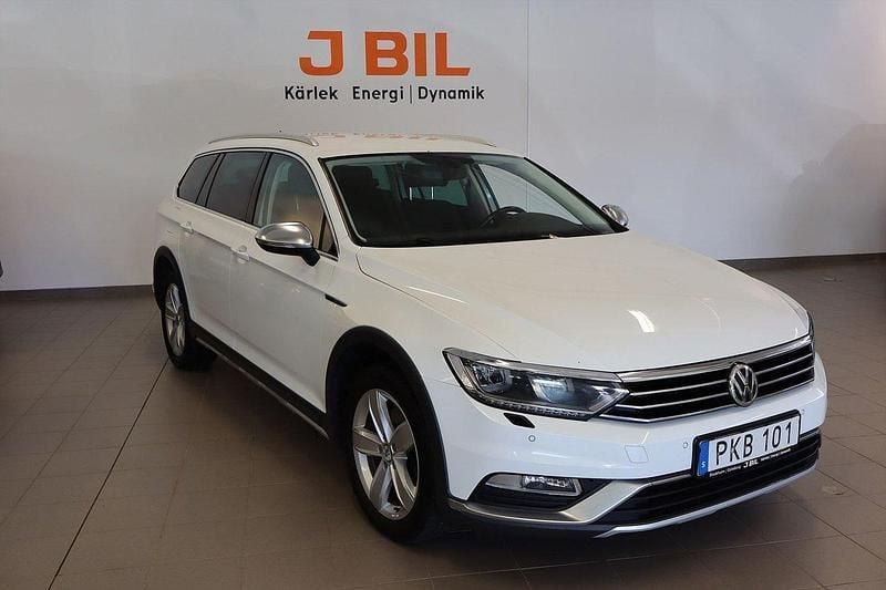 Vit Begagnad 2017 VW Passat Alltrack Kombi | 209 900 kr (Marknadspris) - Bild 1/4
