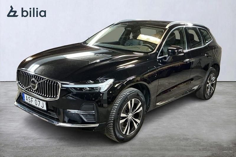 Svart Begagnad 2023 Volvo XC60 Core SUV | 459 900 kr (Marknadspris) - Bild 1/4