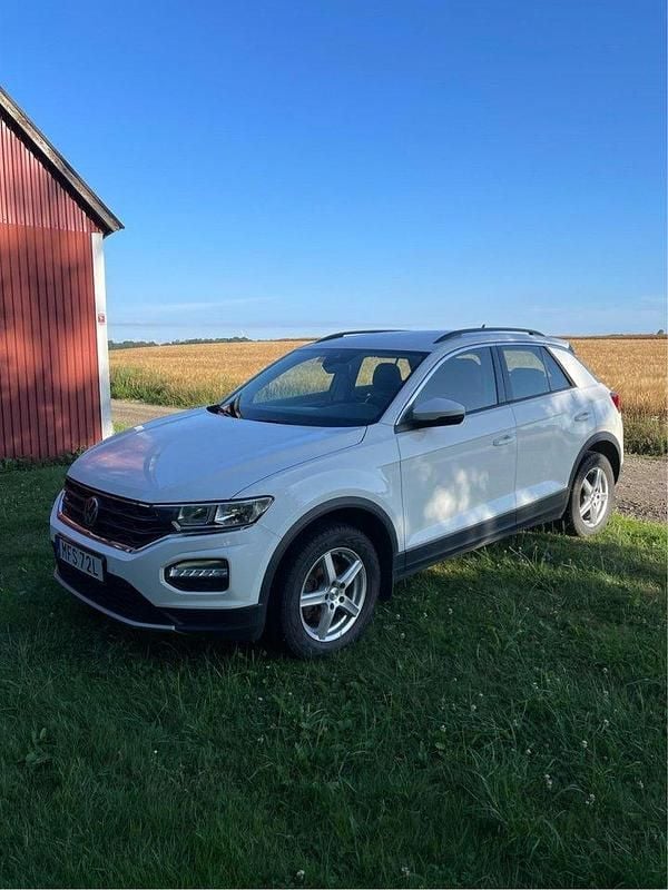 Vit Begagnad 2021 VW T-Roc SUV | 220 000 kr (Marknadspris) - Bild 1/4