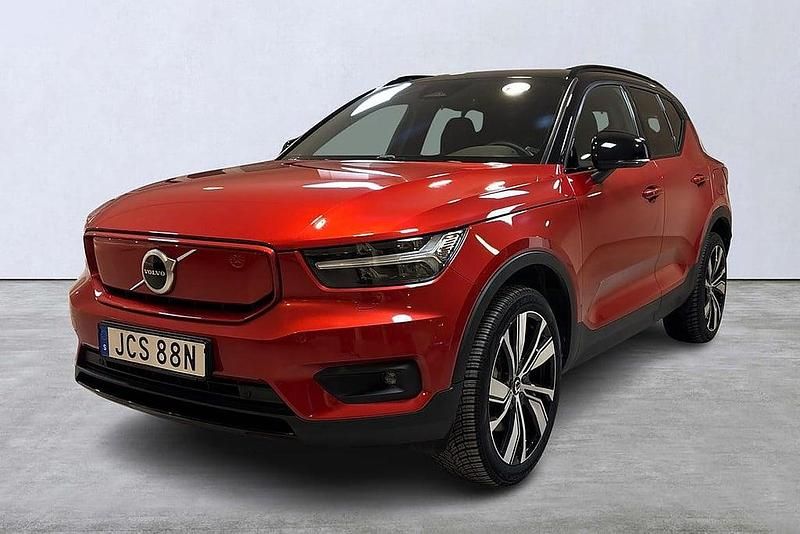 Röd Begagnad 2022 Volvo XC40 Plus SUV | 334 900 kr - Bild 1/4