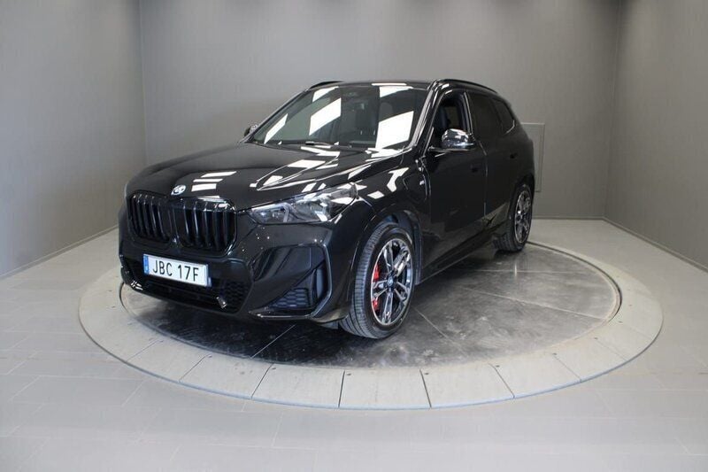 Svart Begagnad 2024 BMW X1 M Sport SUV | 599 000 kr - Bild 1/4