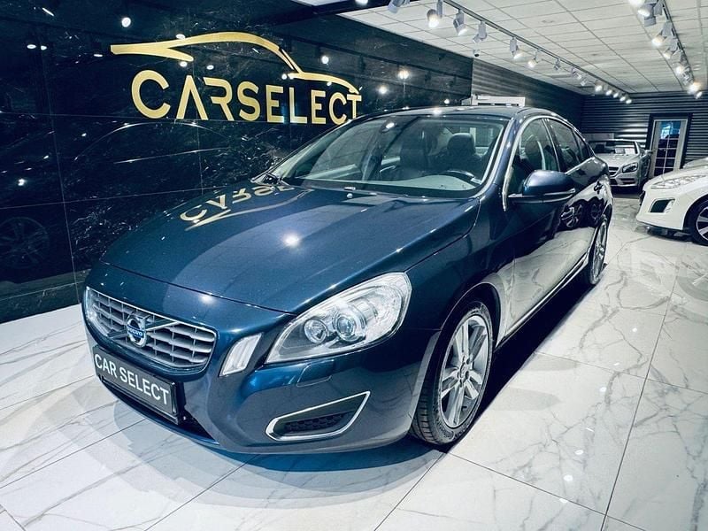 Blå Begagnad 2013 Volvo S60 Momentum Sedan | 109 000 kr (Marknadspris) - Bild 1/4