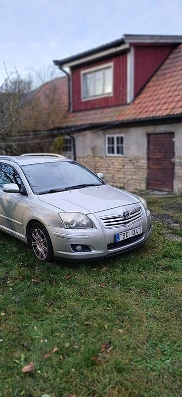 Silver Begagnad 2007 Toyota Avensis Kombi | 7 000 kr (Superpris) - Bild 1/2