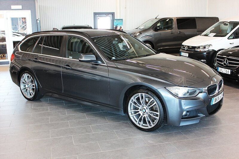 Grå Begagnad 2014 BMW 328 M Sport Kombi | 209 500 kr (Marknadspris) - Bild 1/4