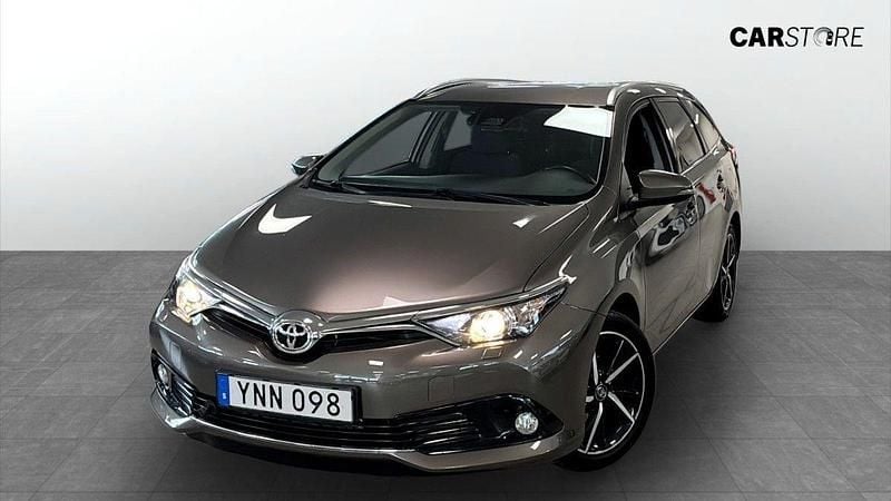 Grå Begagnad 2017 Toyota Auris Touring Sports Comfort Kombi | 149 900 kr (Marknadspris) - Bild 1/4