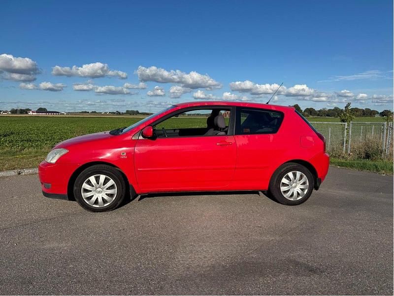 Röd Begagnad 2002 Toyota Corolla Halvkombi | 16 900 kr (Bra pris) - Bild 1/4