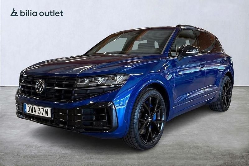 Mörkblå (blå) Begagnad 2023 VW Touareg R SUV | 769 900 kr (Marknadspris) - Bild 1/3