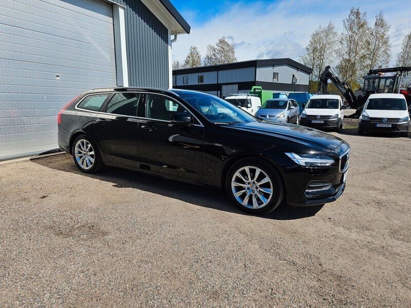 Svart Begagnad 2019 Volvo V90 Momentum Kombi | 219 000 kr (Marknadspris) - Bild 1/4