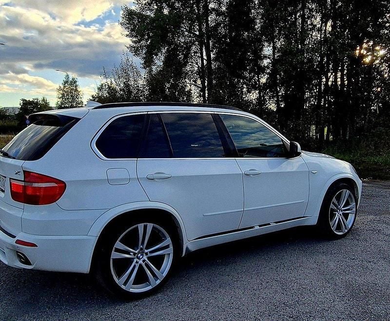 Vit Begagnad 2008 BMW X5 M Sport SUV | 89 000 kr (Lite dyr) - Bild 1/4