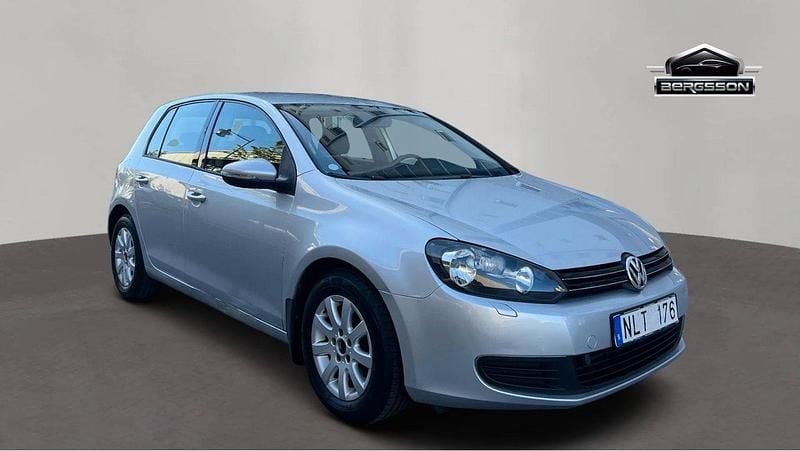 Silver Begagnad 2012 VW Golf VII Halvkombi | 79 900 kr (Marknadspris) - Bild 1/4