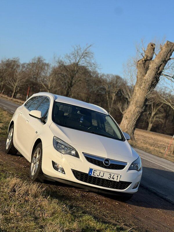 Vit Begagnad 2012 Opel Astra Enjoy Kombi | 48 000 kr (Bra pris) - Bild 1/4