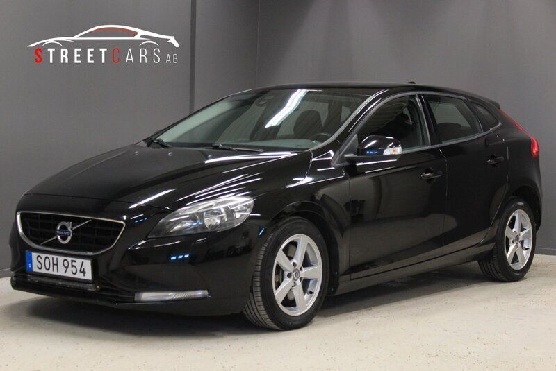 Svart Begagnad 2016 Volvo V40 Kombi | 109 900 kr (Marknadspris) - Bild 1/4