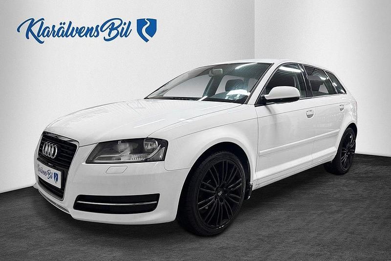 Vit Begagnad 2011 Audi A3 Sportback Attraction Halvkombi | 114 900 kr (Dyr) - Bild 1/4