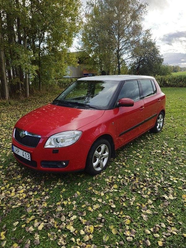 Röd Begagnad 2008 Skoda Fabia Halvkombi | 25 000 kr (Bra pris) - Bild 1/4