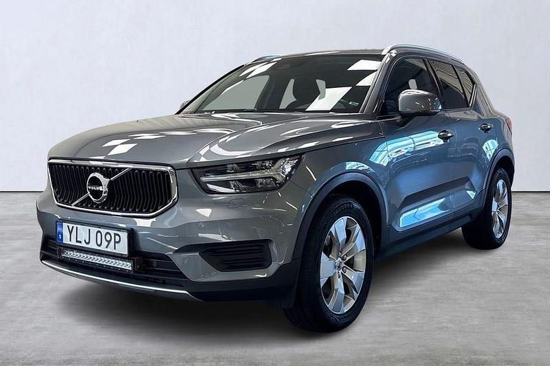 Grå Begagnad 2019 Volvo XC40 Momentum SUV | 309 900 kr (Lite dyr) - Bild 1/4