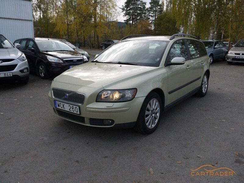 Ljusgrön (grön) Begagnad 2005 Volvo V50 Kinetic Kombi | 25 000 kr (Marknadspris) - Bild 1/4