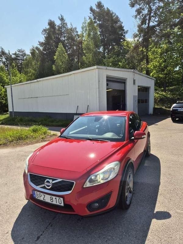 Röd Begagnad 2010 Volvo C30 Momentum Halvkombi | 39 000 kr (Bra pris) - Bild 1/4