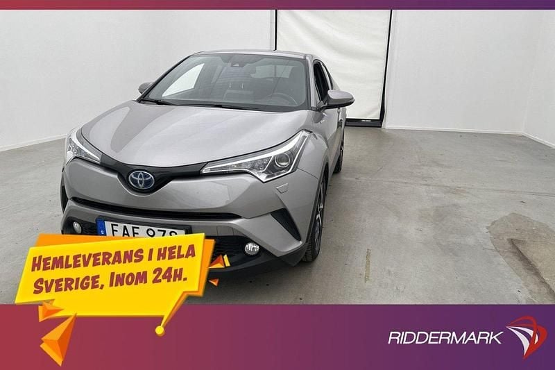 Mörkgrå (mgrå) Begagnad 2019 Toyota C-HR+ Edition SUV | 249 800 kr (Marknadspris) - Bild 1/3